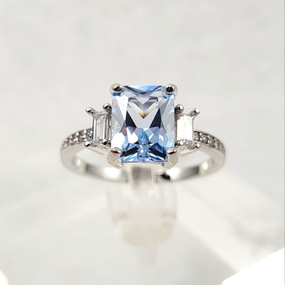 Sterling 2ct Topaz Ring - Picture 1 of 16